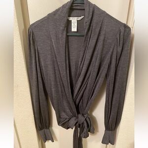 diane von furstenberg gray wrap top sz s
